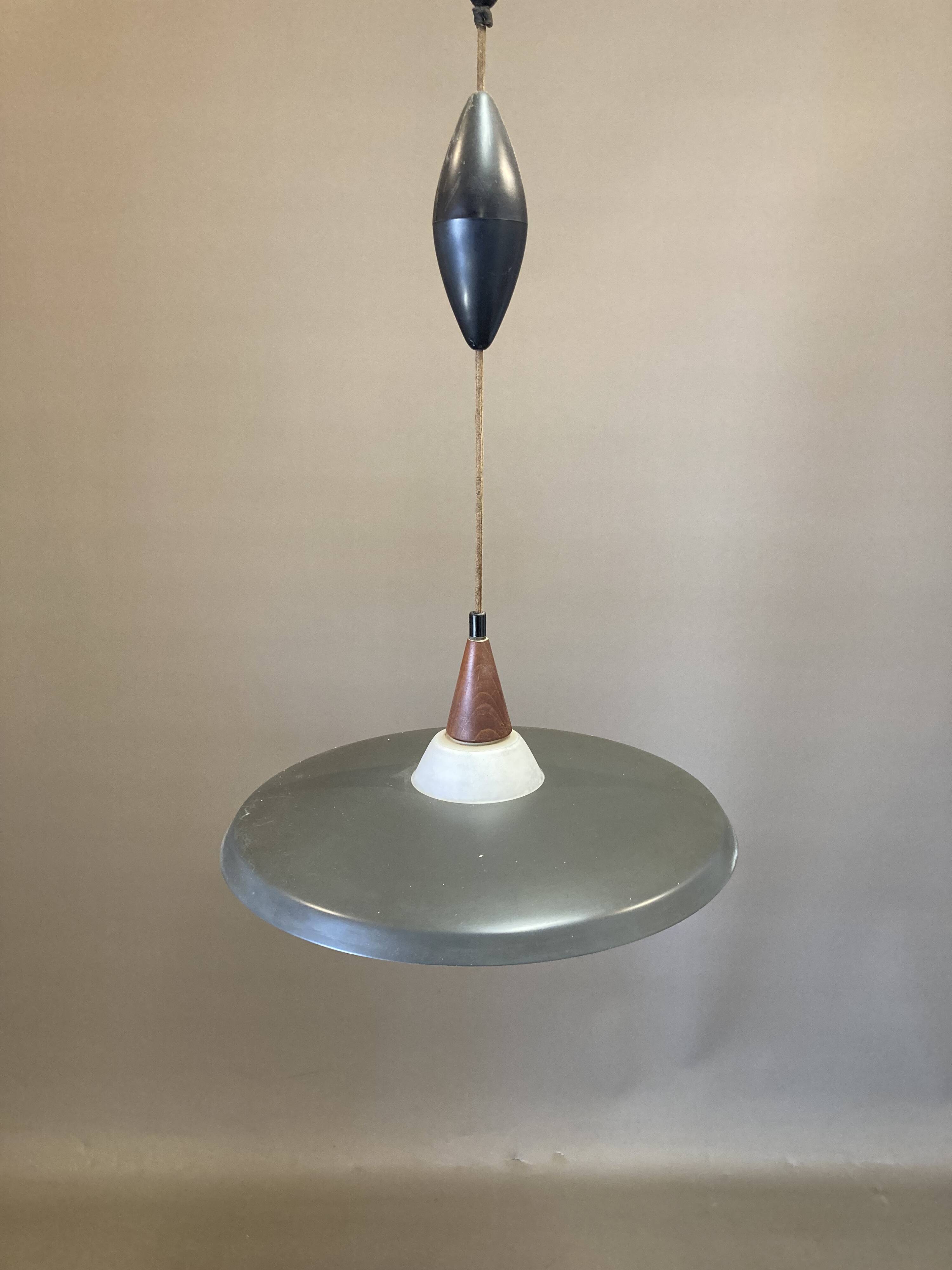 Suspension design scandinave 1950