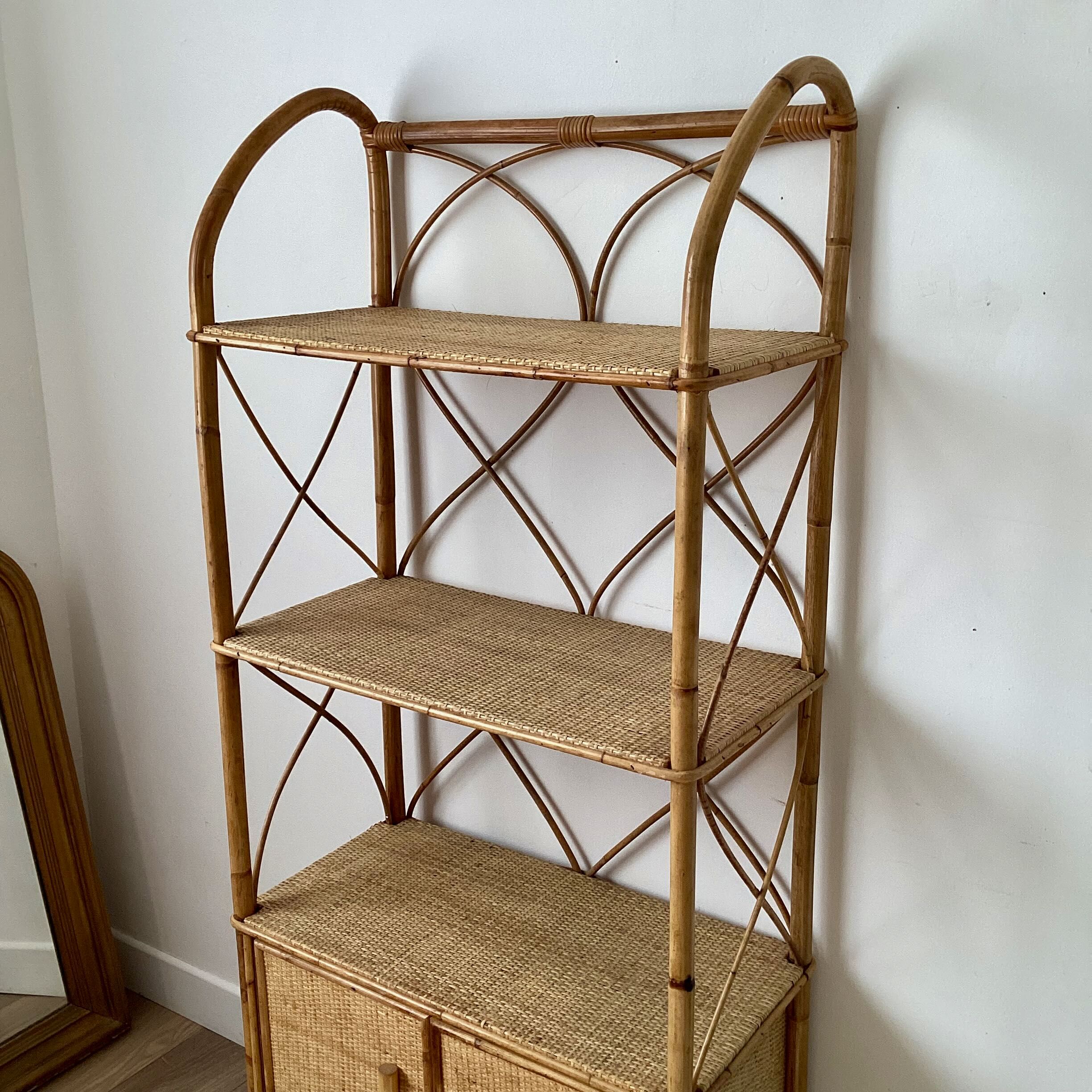 Bookcase shelf in braided wicker, bamboo and rattan