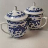 2 Tea Cups in Old Chinese Porcelain, covered cup with blue and white Double Dragon patterns
