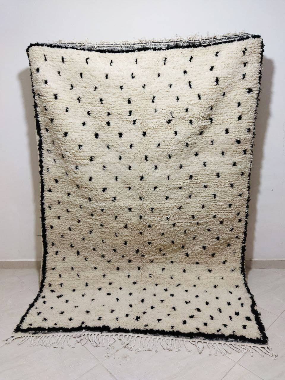 Tapis berbère a pois  224 x 155 cm