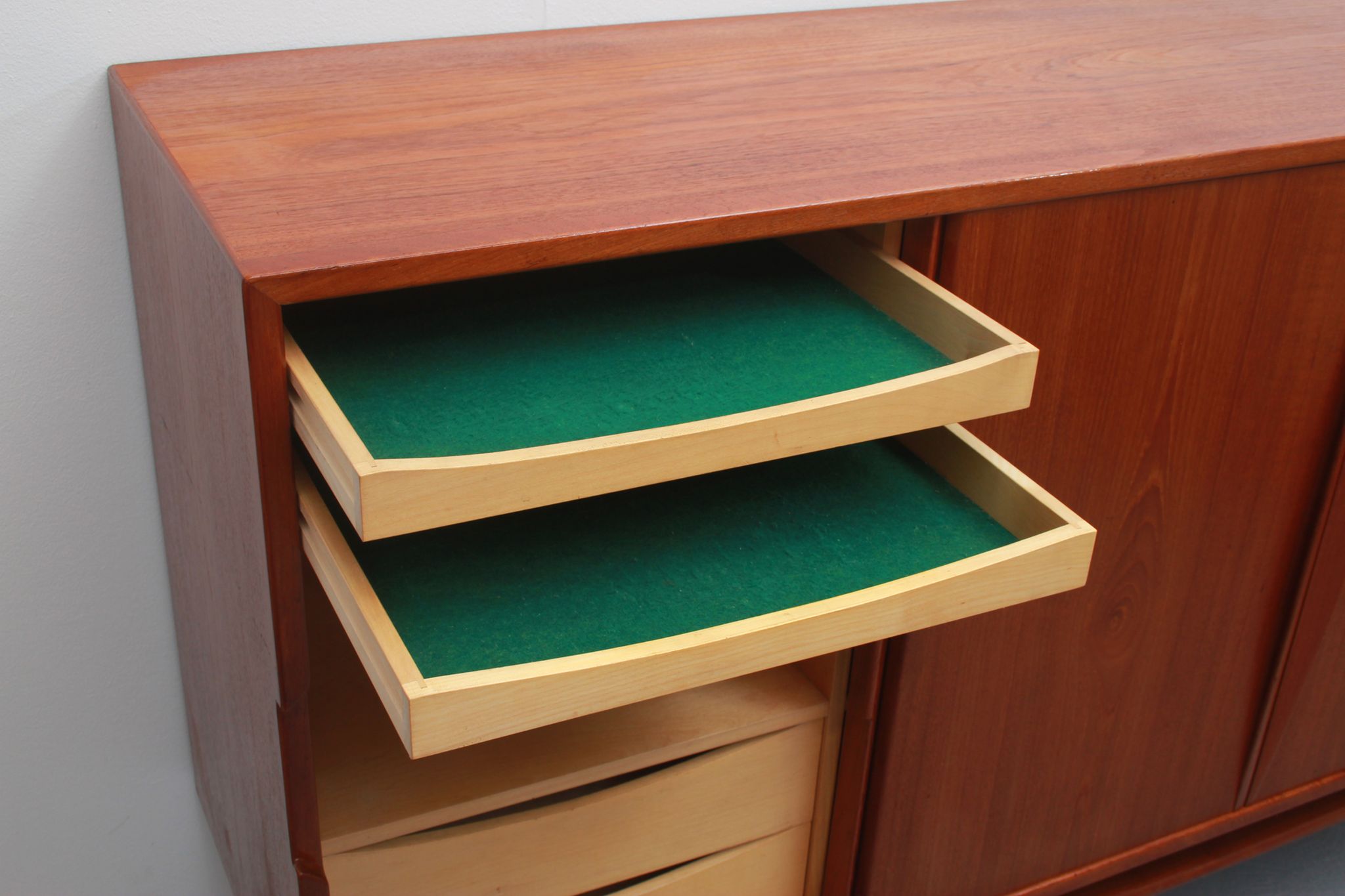 1960s sidebaord / highboard in teak with sliding doors