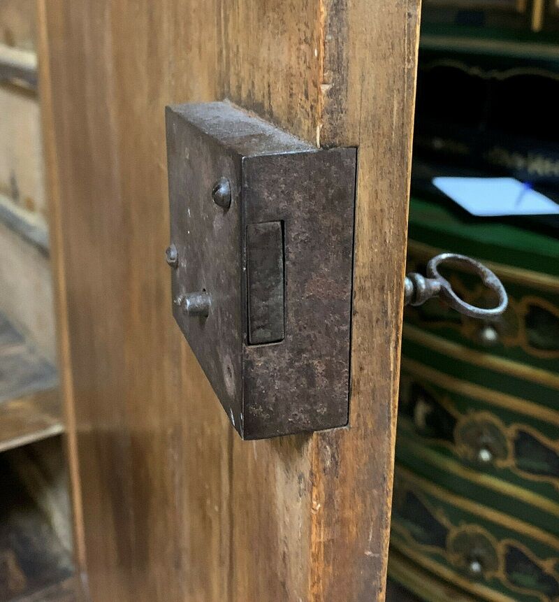 Louis Philippe period bonnetière in poplar around 1830