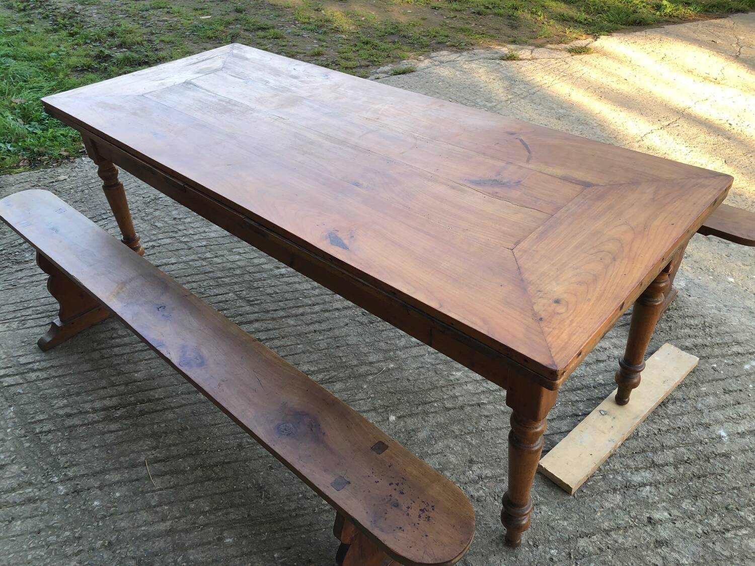 Antique farmhouse table in solid cherry wood with its 2 benches