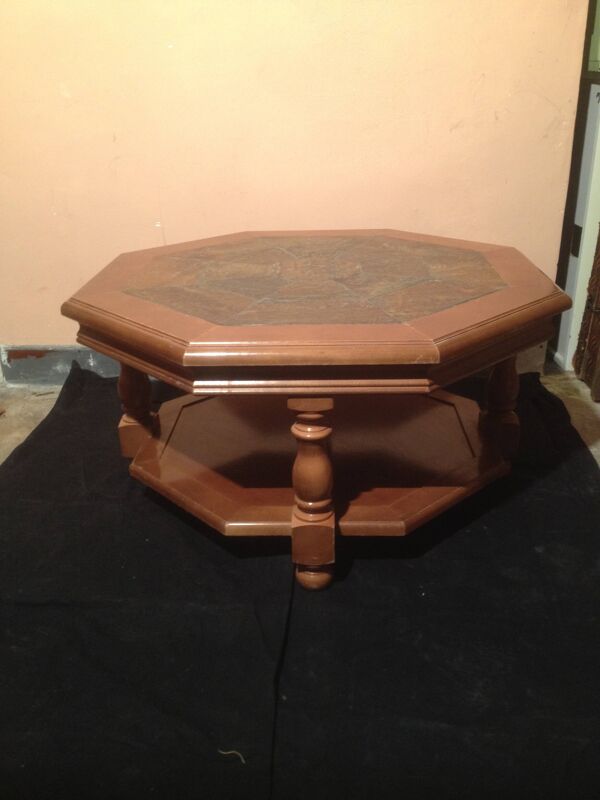 Table basse octogonale en pierre de lave