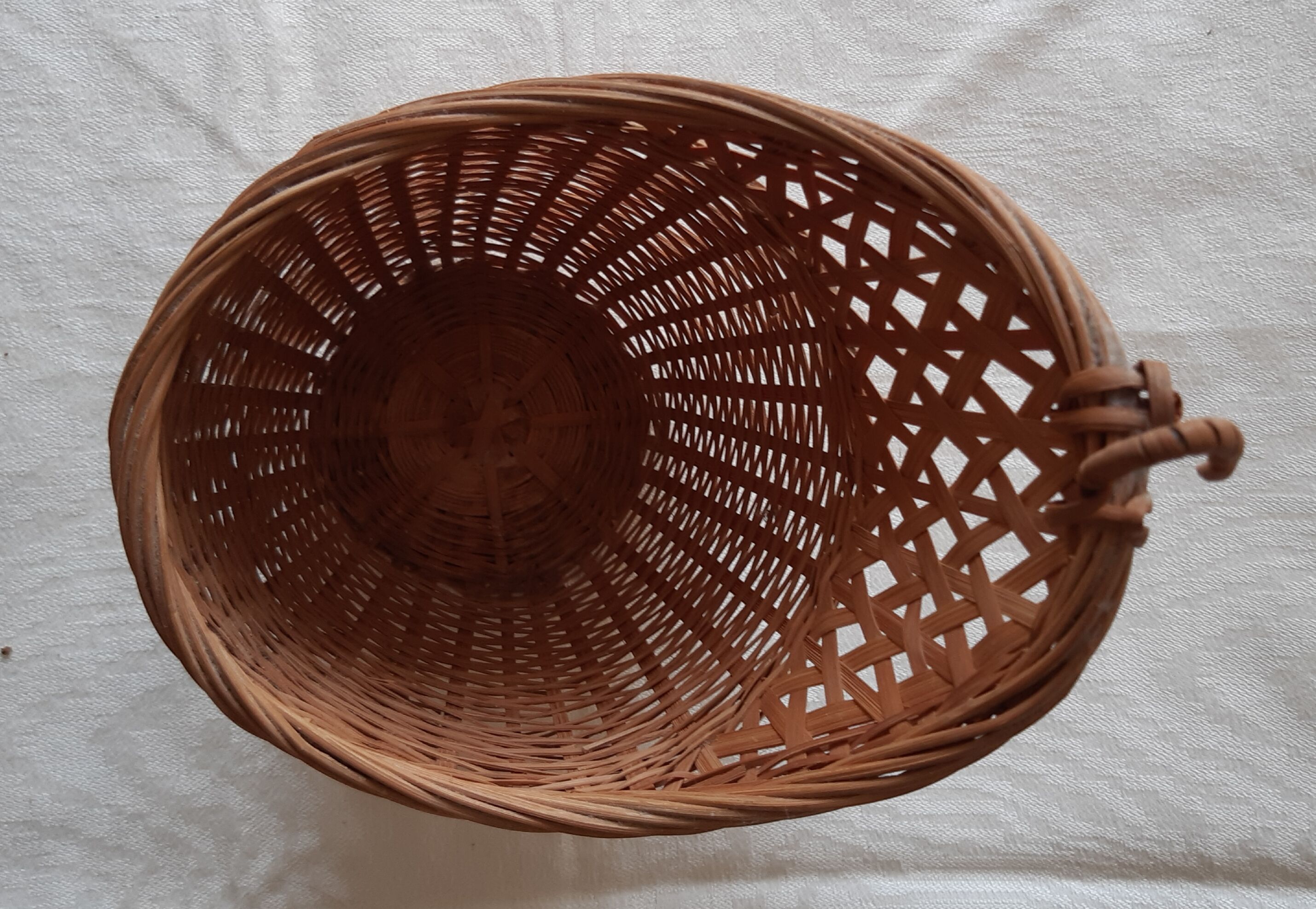 4 vintage wicker baskets