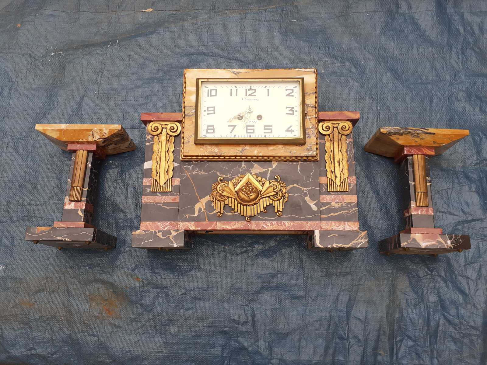 Marble and bronze pendulum with two cassolettes