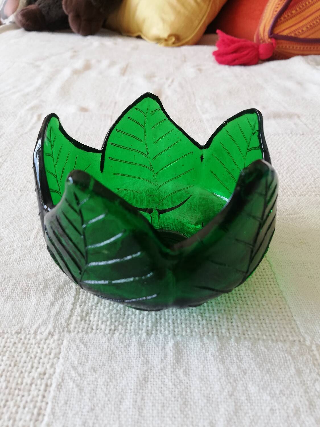 Green leaf tea light holder