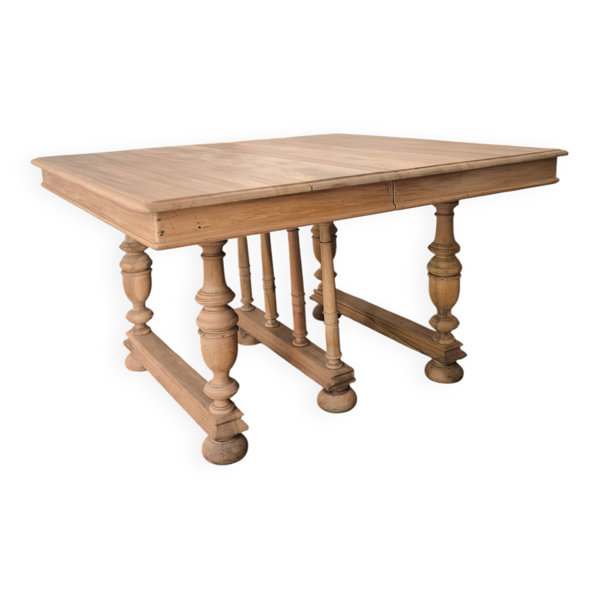 Henri II mid-table in solid walnut – Custom finish