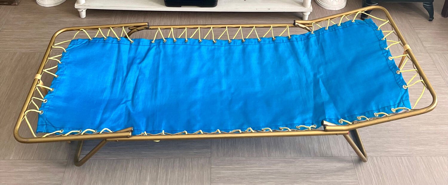 Vintage children's camp bed from the 60s/70s – very good condition.