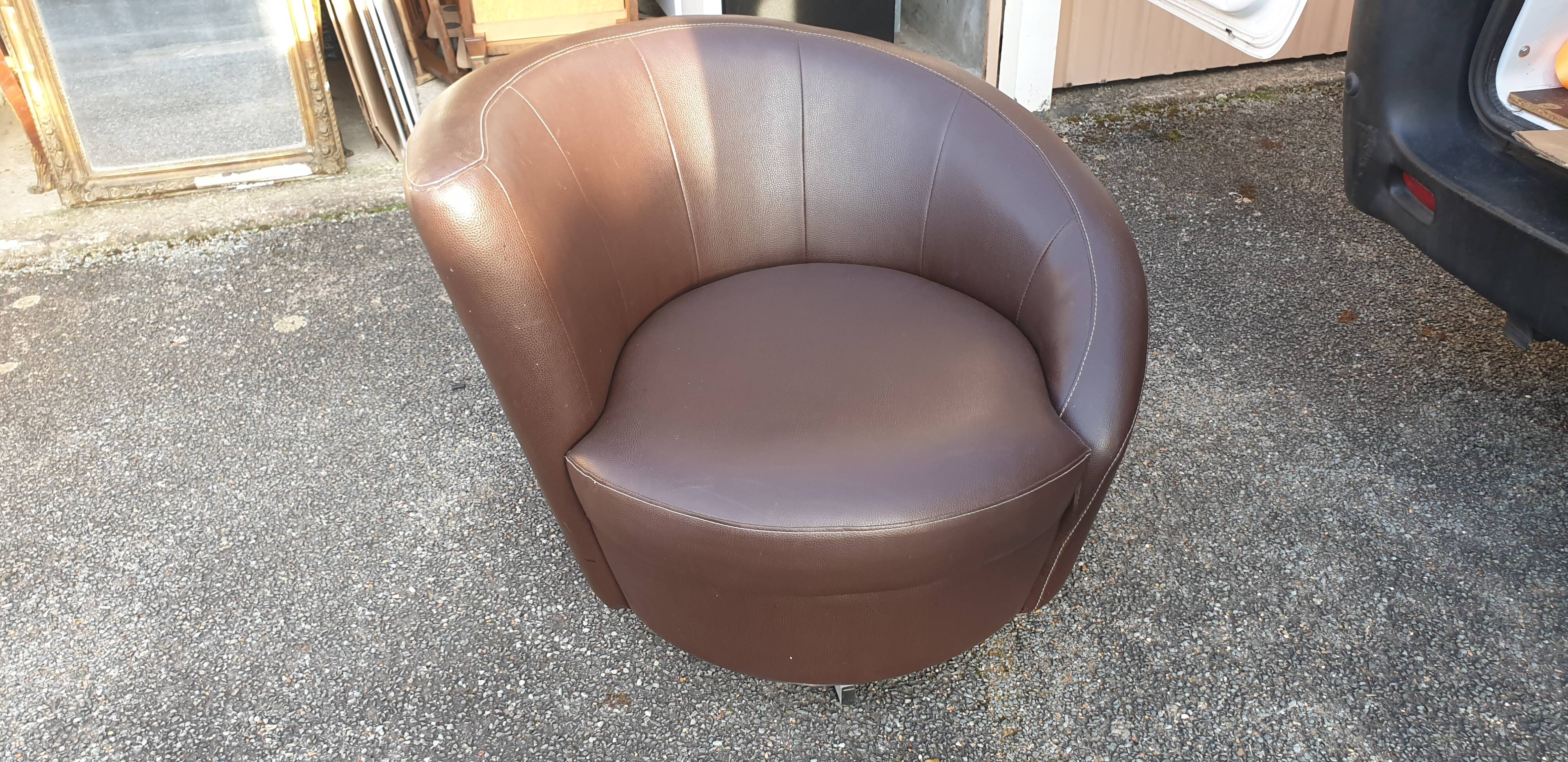 Rotating living room design armchair