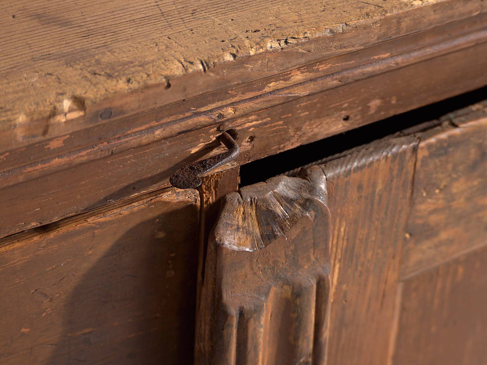 Large antique chest of drawers (circa 1920)