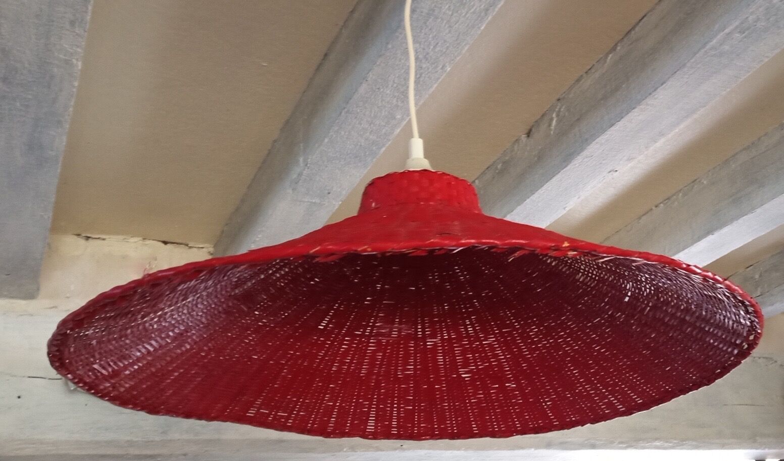 Suspension lamp in red wicker, ø 60 cm