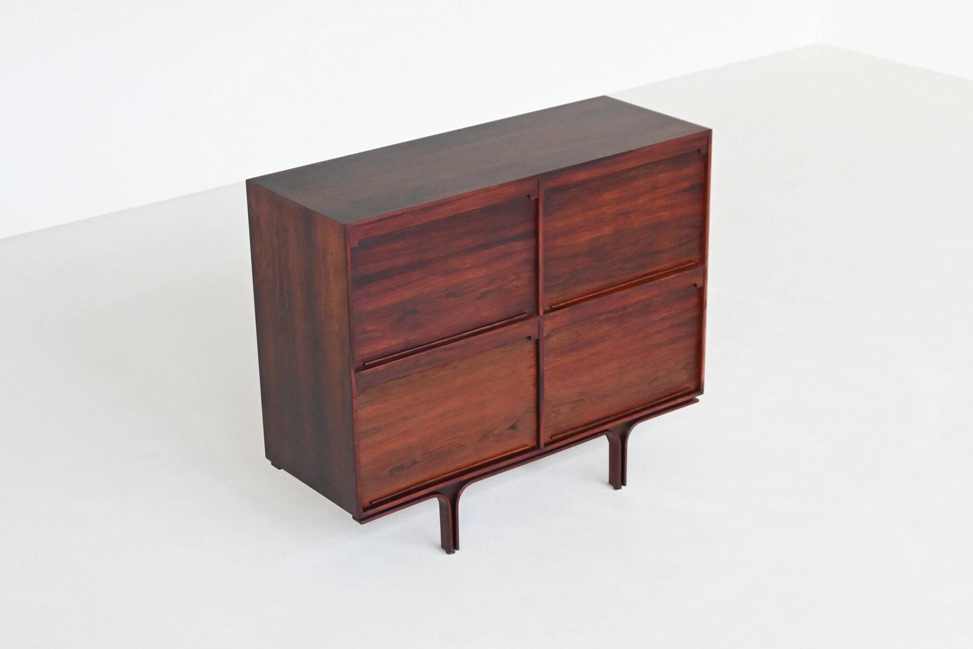 Meuble Gianfranco Frattini modèle 504 en palissandre Bernini Italie 1960