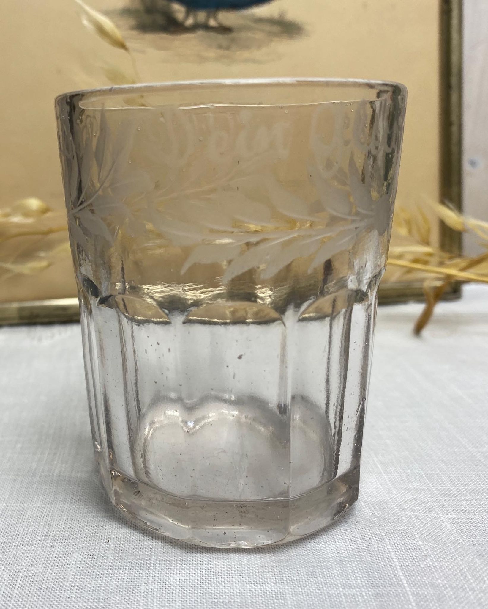 Vase de mariés gravé de 1889 en verre épais