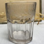 Vase de mariés gravé de 1889 en verre épais