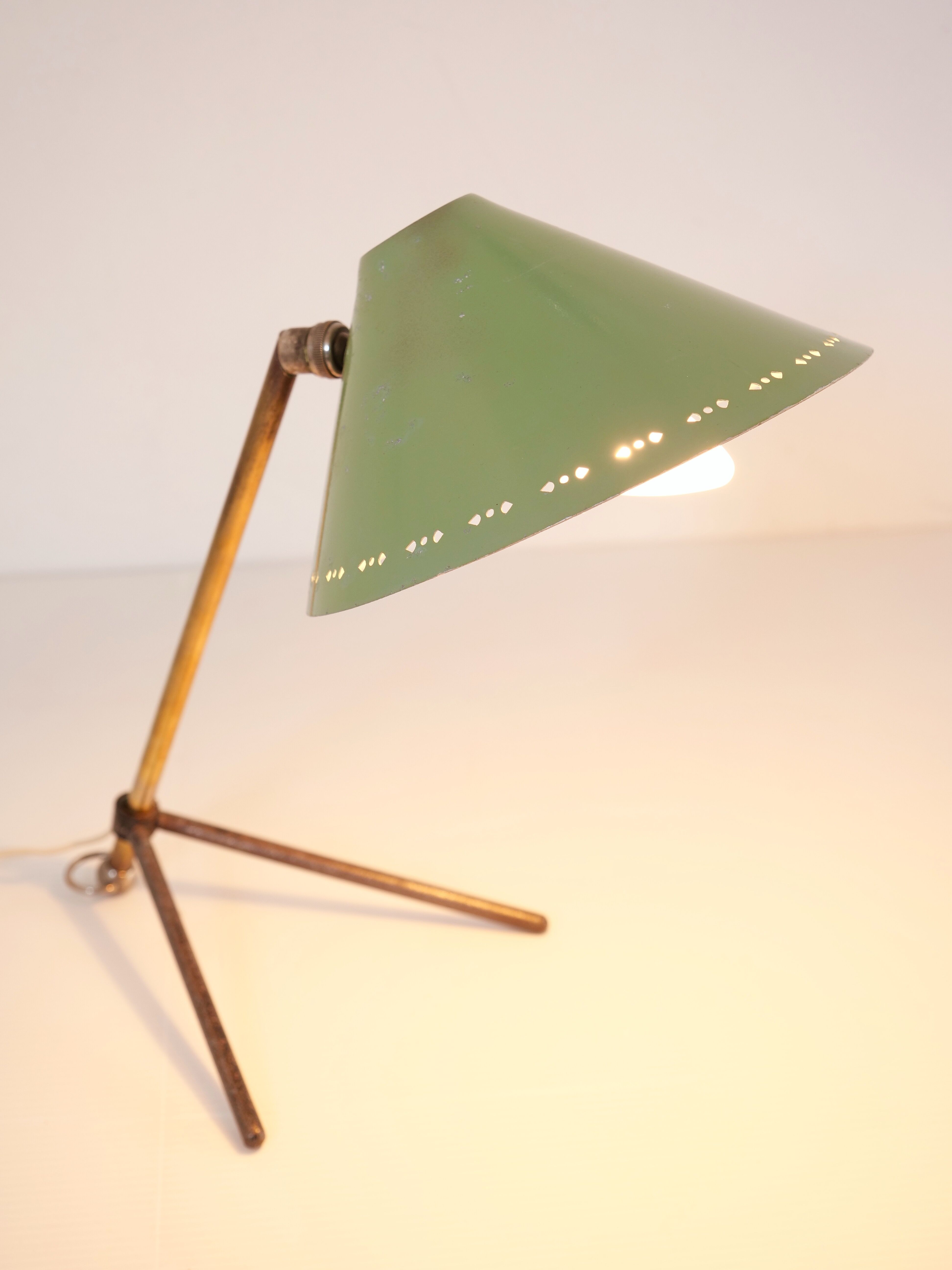 Lampe cocotte pinocchio laiton et acier laqué vert