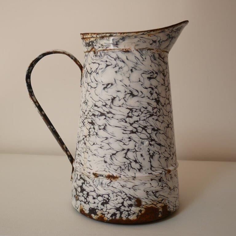 Enamelled sheet metal pitcher