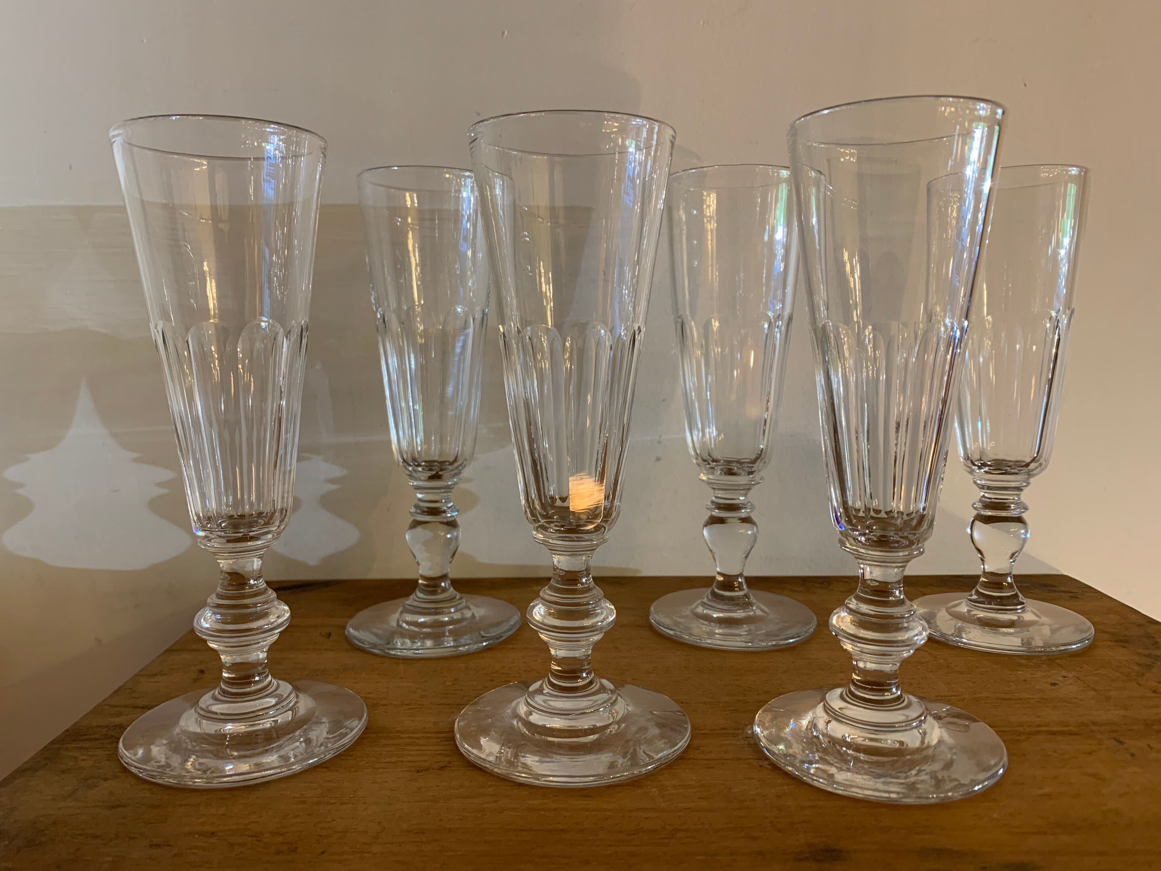 6 flûtes à champagne anciennes en cristal 2 modèles Selency