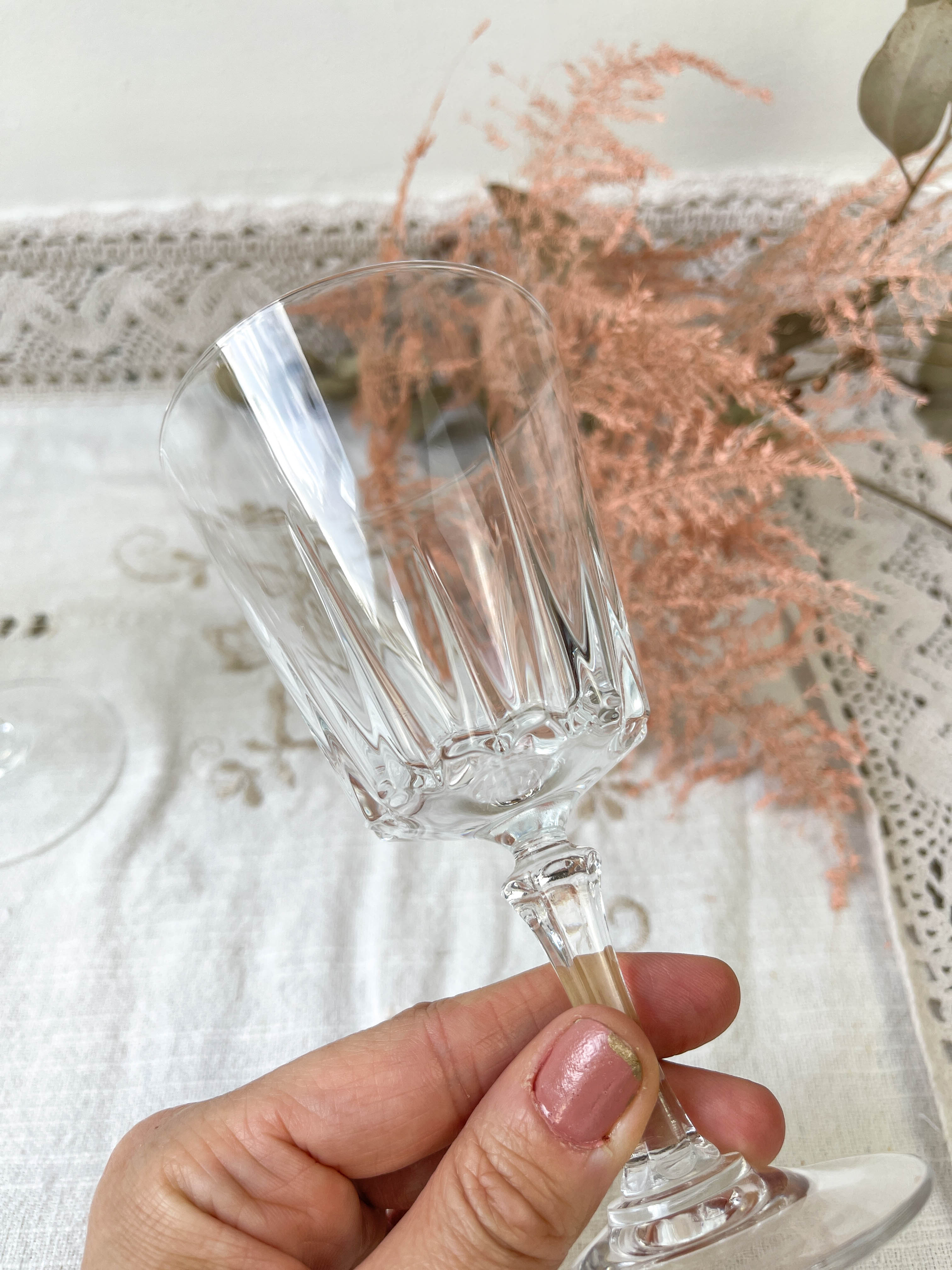 8 Crystal D'Arques red wine glasses model "VERSAILLES"