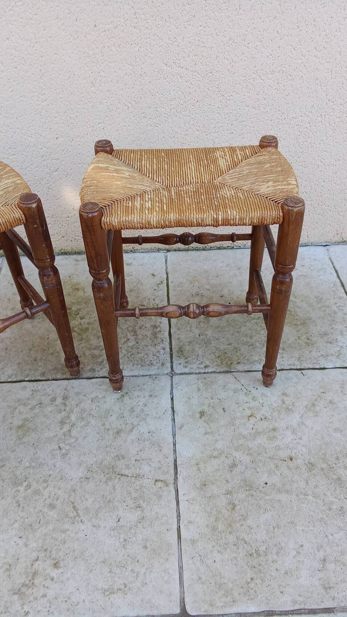 Pair of vintage wooden and straw stools from the 1950s, rectangular.