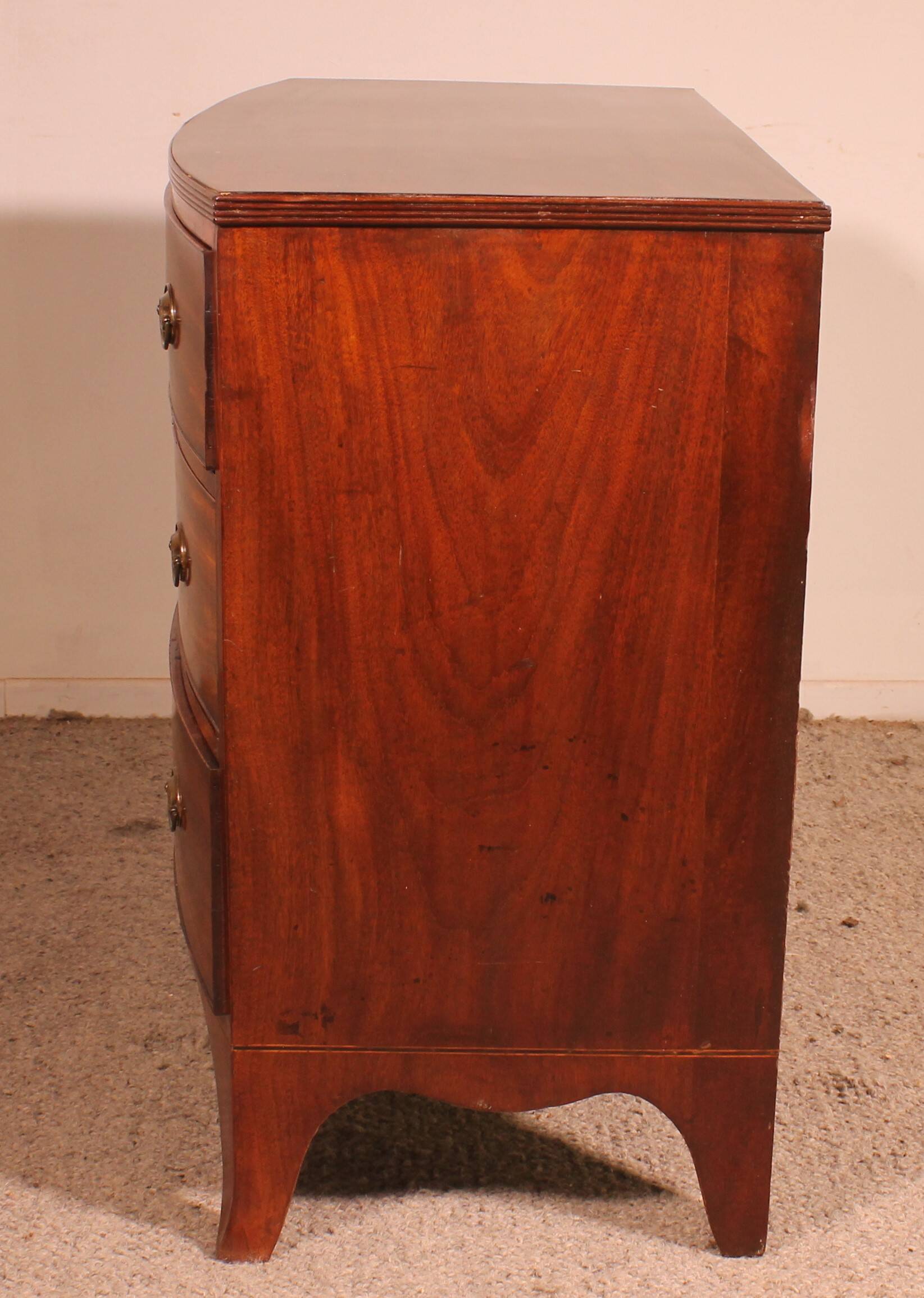 Petite Commode Bombée En Acajou époque Regency Circa 1800