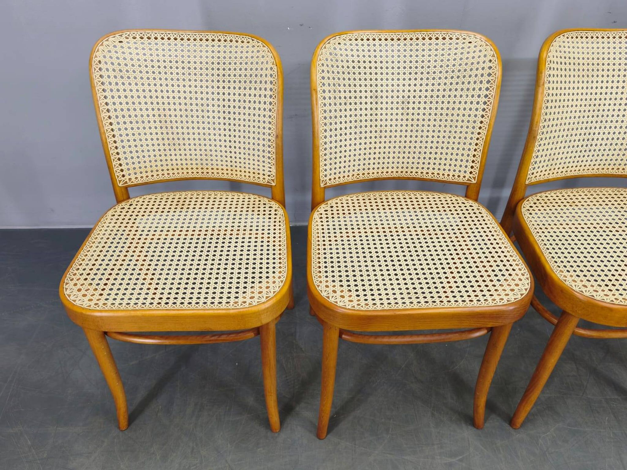 Ensemble de 4 Chaises en Bois Cintré No. 811 après Hoffmann, années 1990