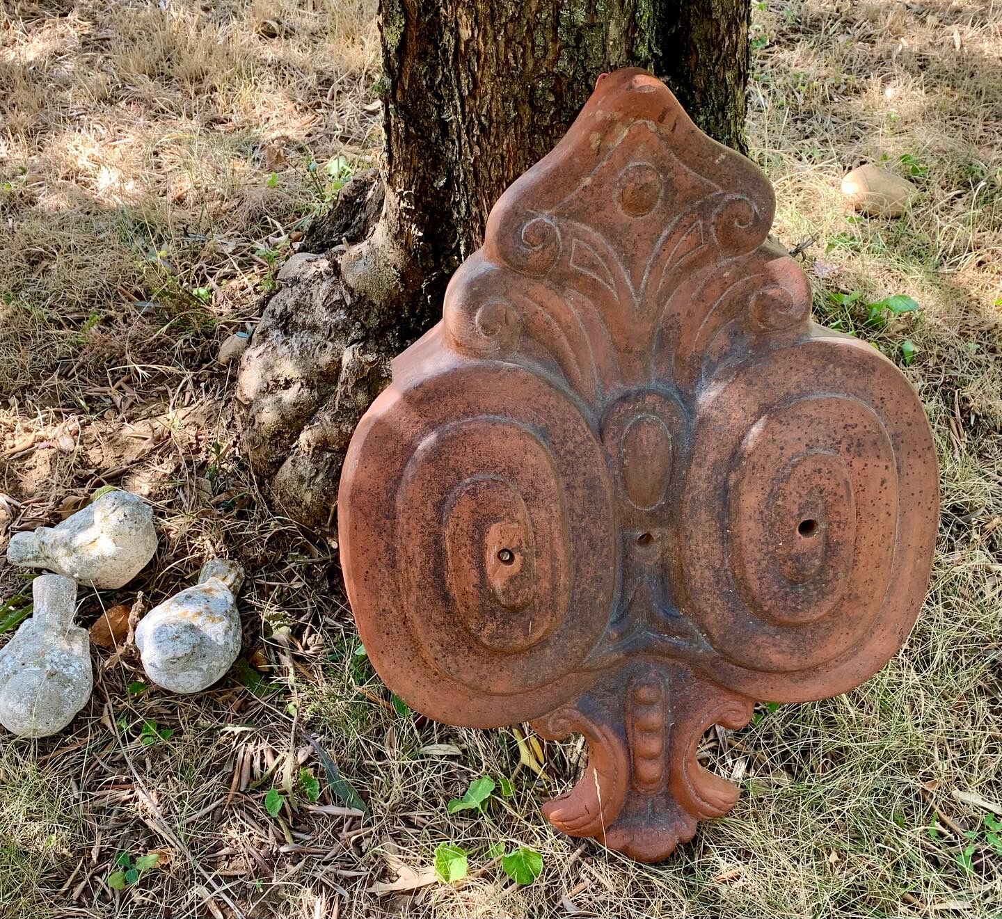 Large ridge pediment