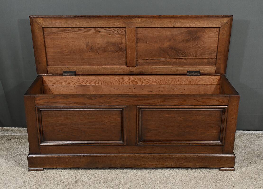 Oak Landing Chest Bench – Early 20th Century