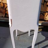 Small patinated vintage chest of drawers/bedside table
