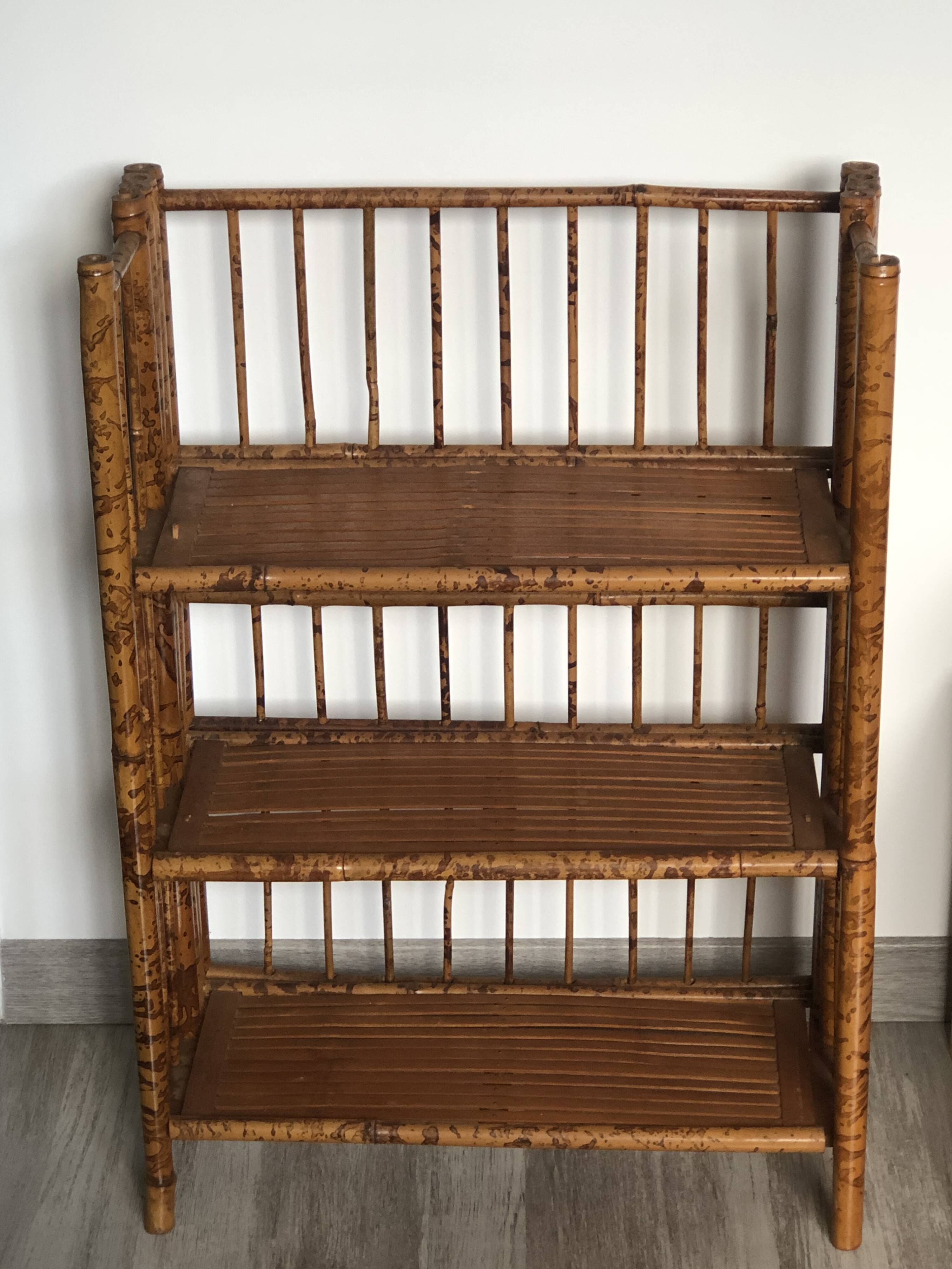Etagere en bambou mouchete