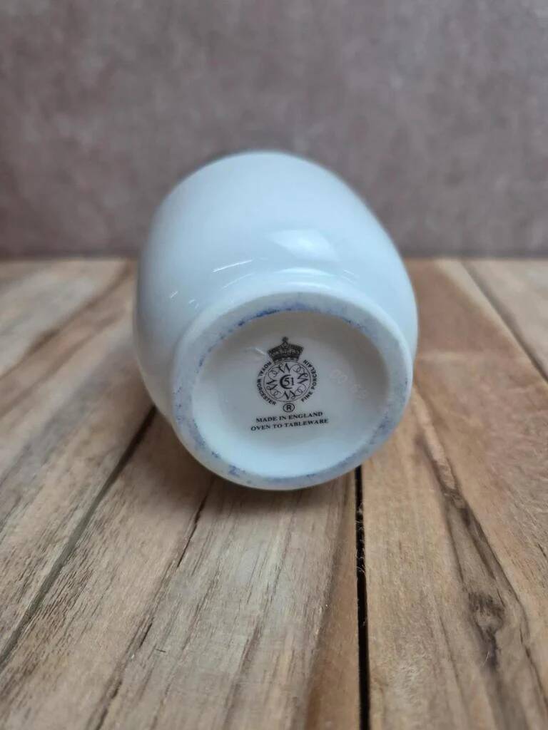 Royal Worcester white porcelain egg cooker with lid – Made in England