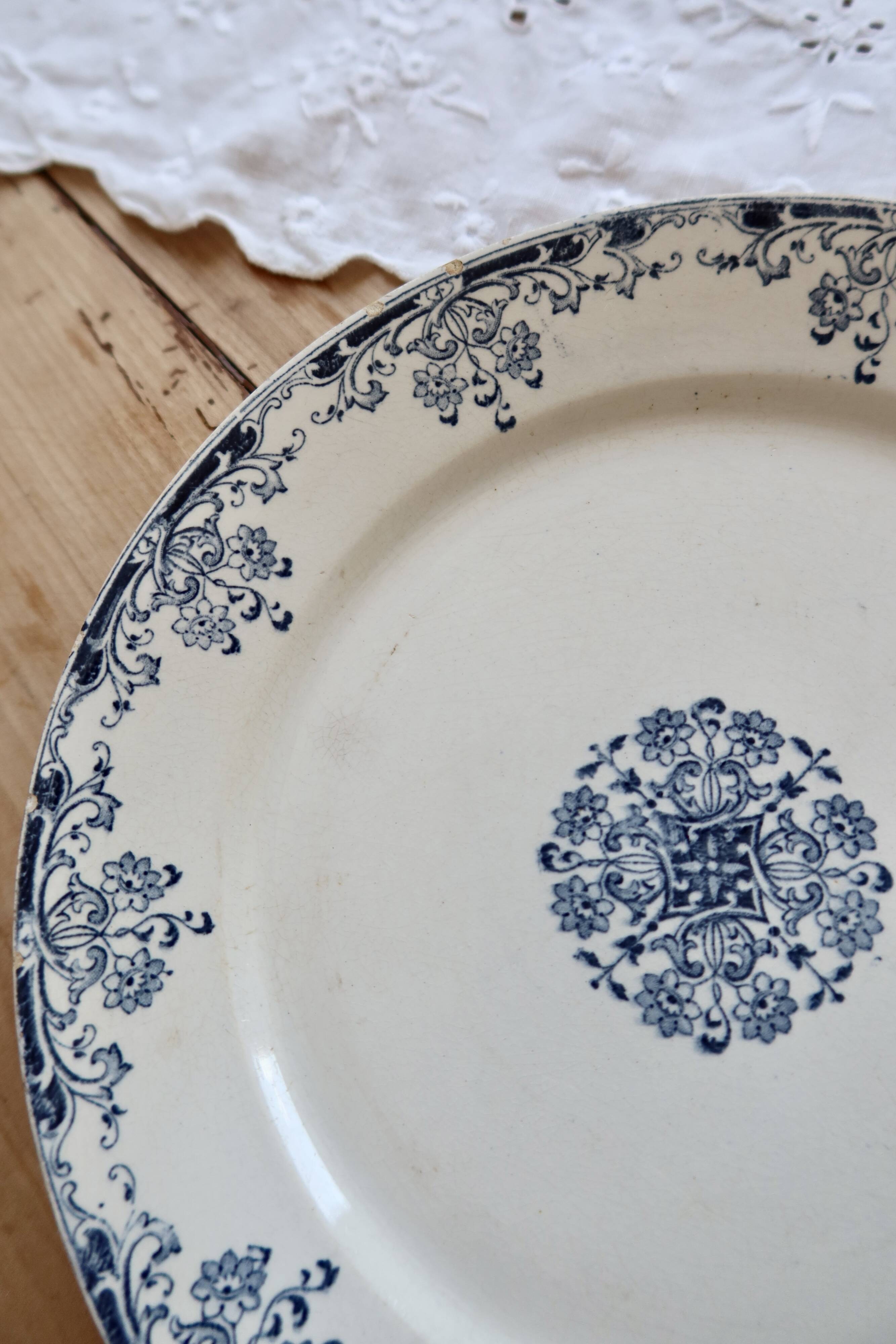 Antique flat plate, ironstone Sarreguemines U&C model Mignon.