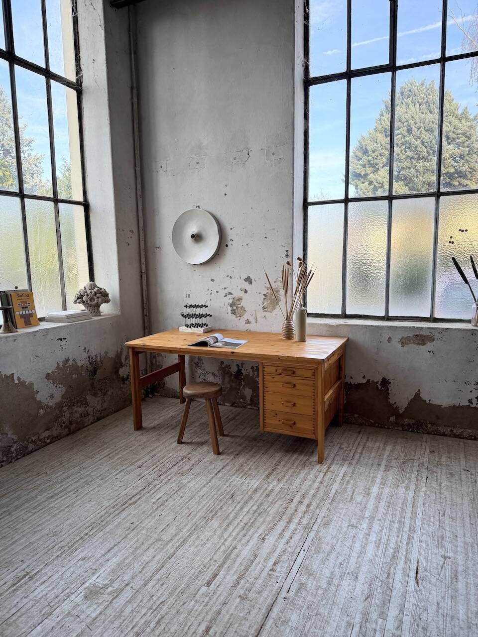 Bureau pin suédois style aperldoon 1970