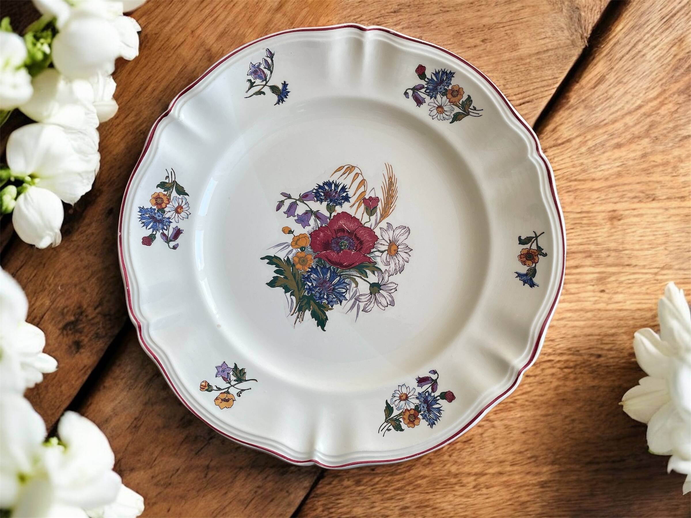 Antique serving platter in Sarreguemines earthenware.