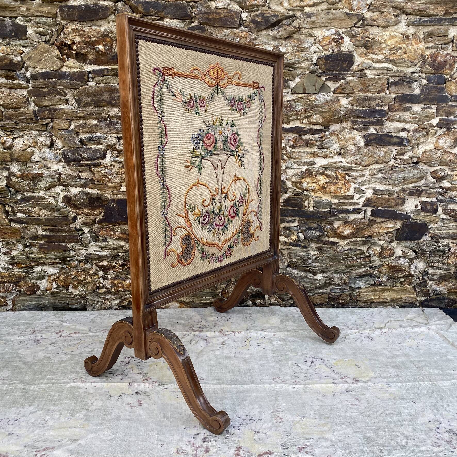 Wooden and embroidered fabric fireplace screen 94X62