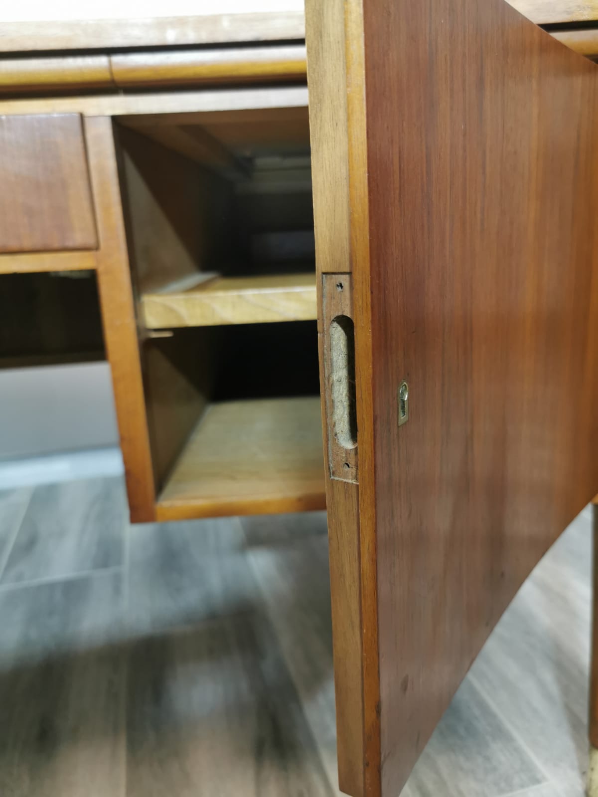 Bureau du milieu du siècle