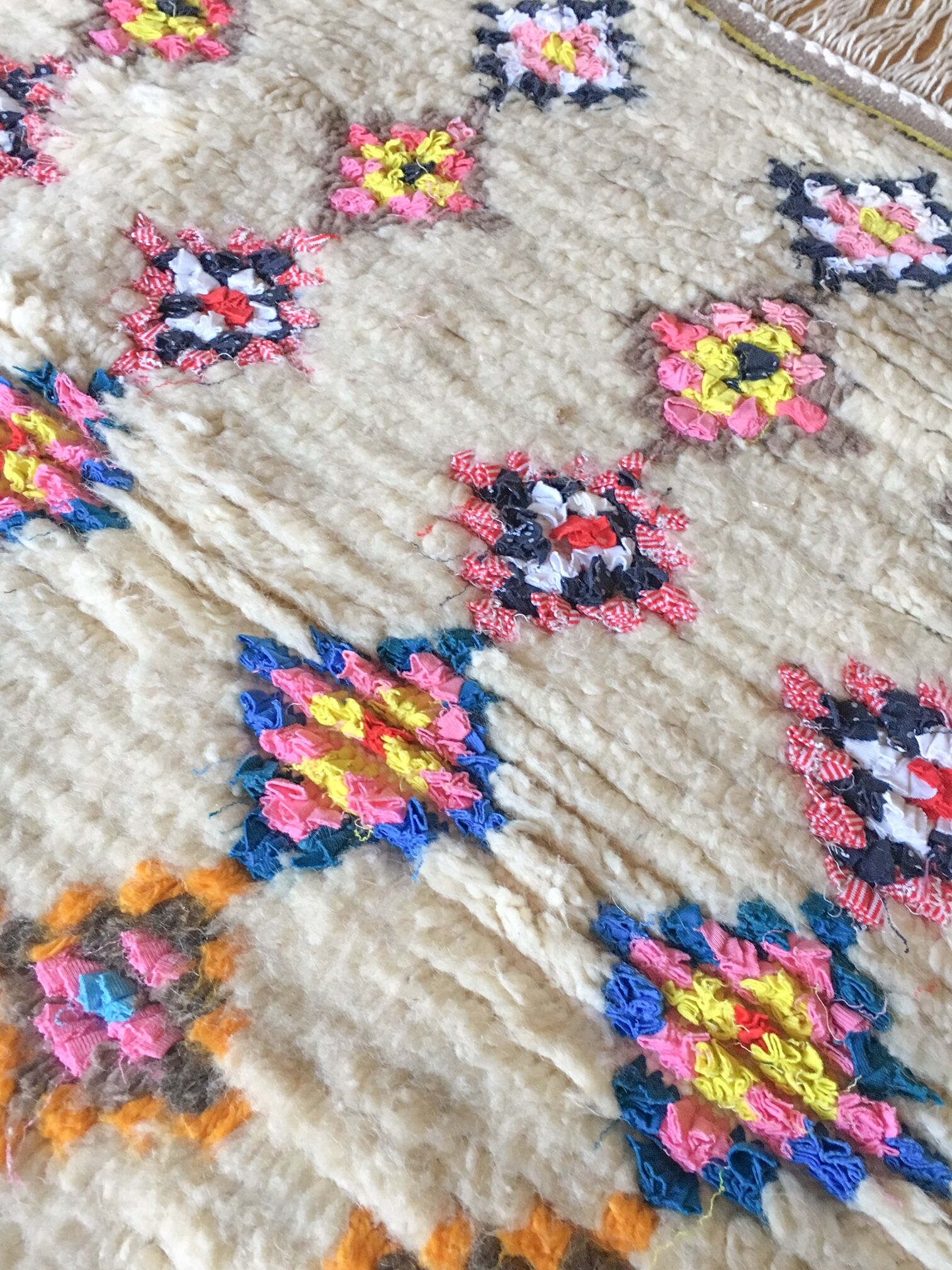 Colorful Moroccan carpet 131 x 96 cm