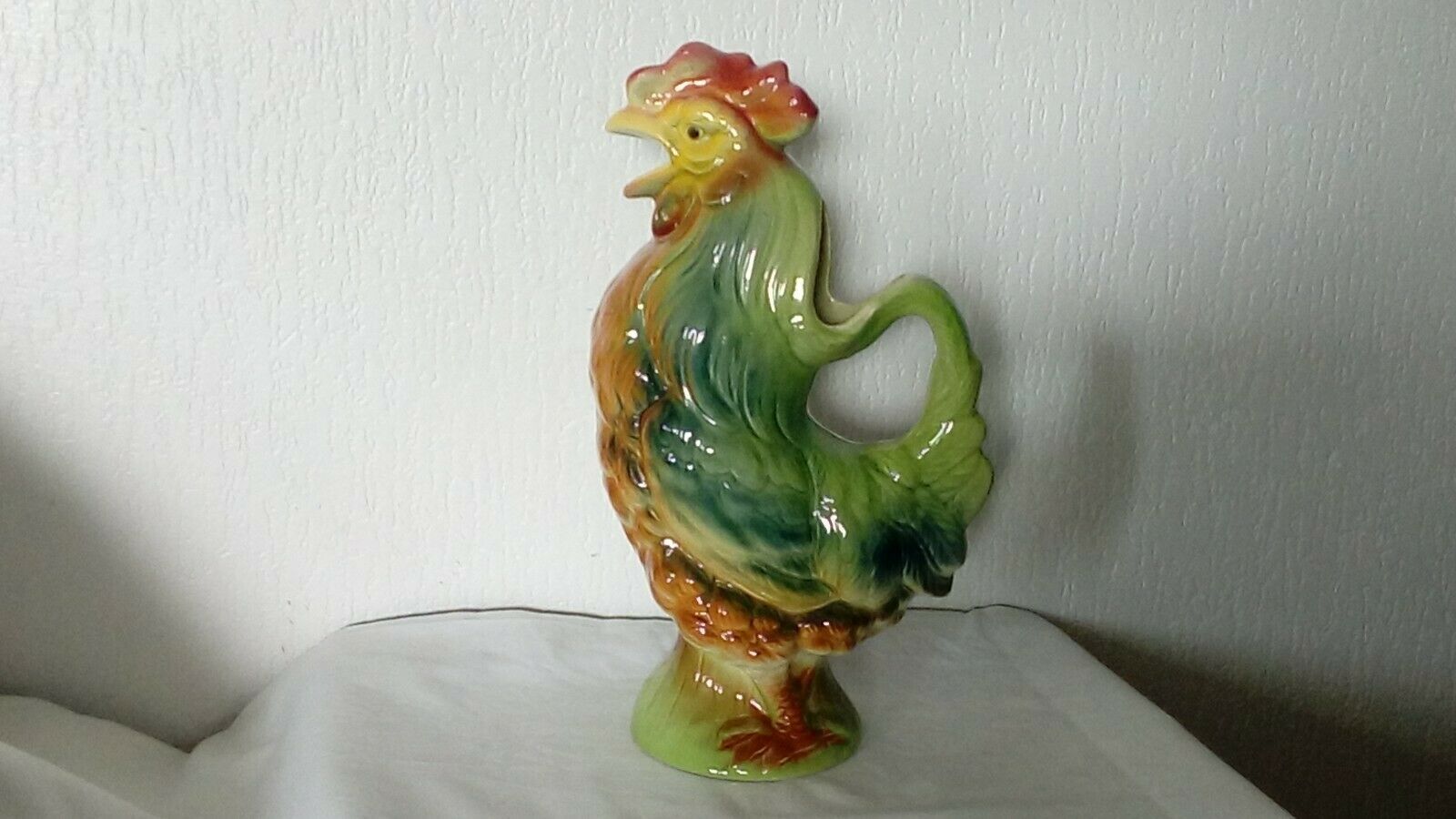 Pichet en barbotine le coq faience de st clement