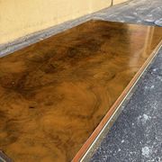 Table basse loupe d'orme et laiton 70' Roche Bobois
