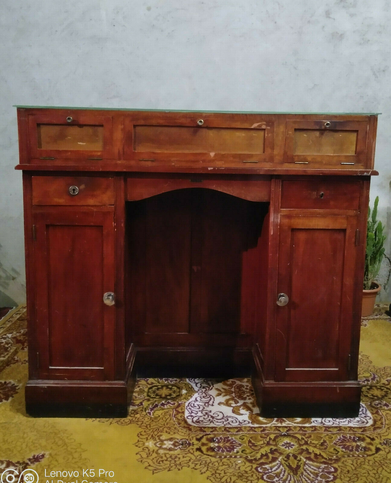 Emile Hoch window counter