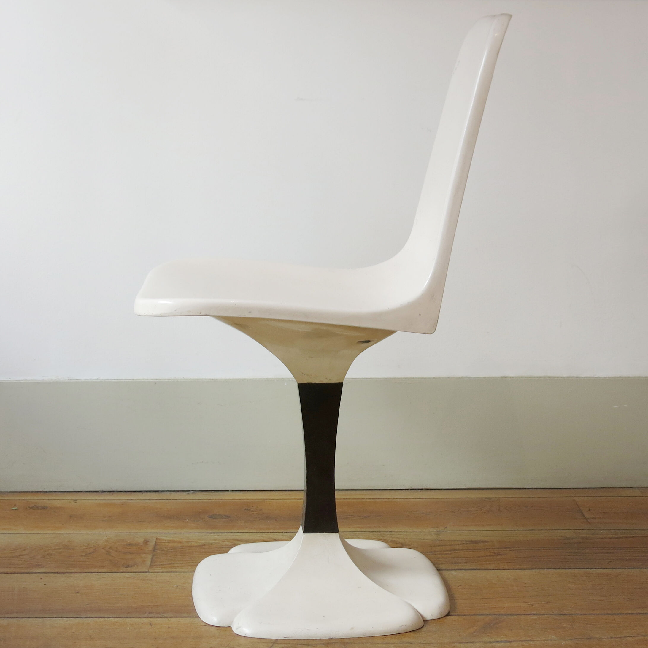Chair Tulip design Gautier