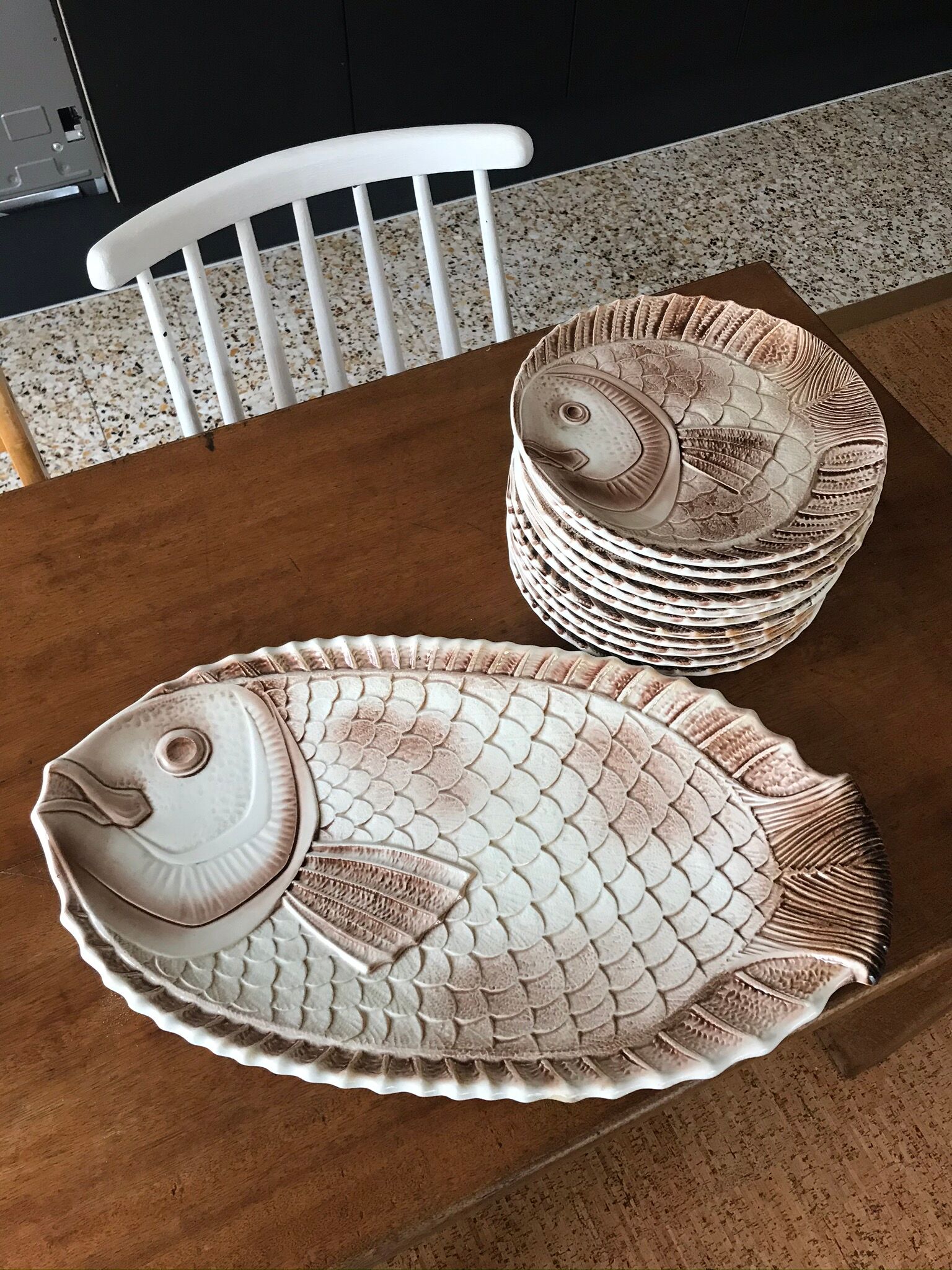 Service à poisson en barbotine