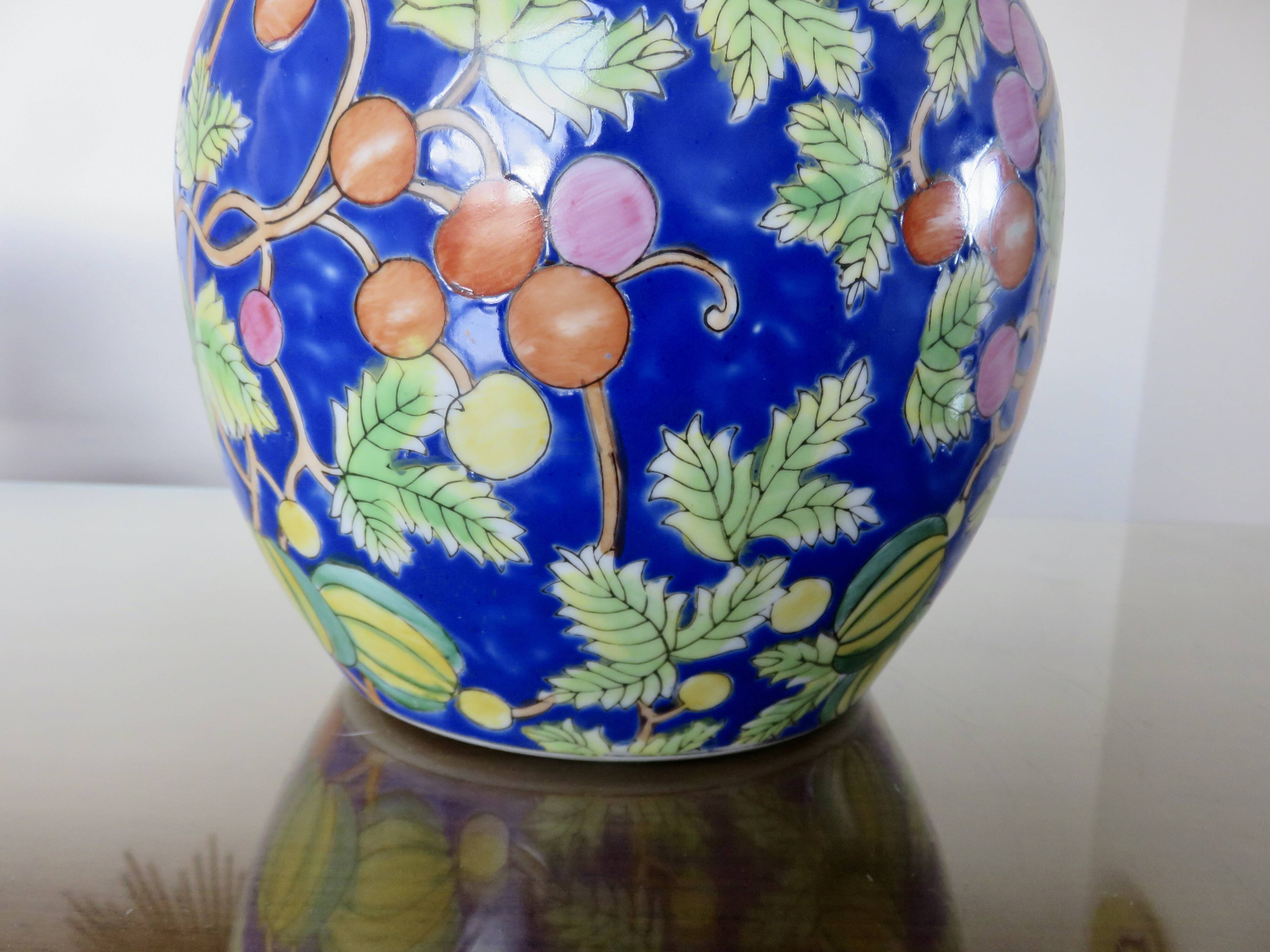 Large Chinese ginger jar in porcelain from the early 20th century.