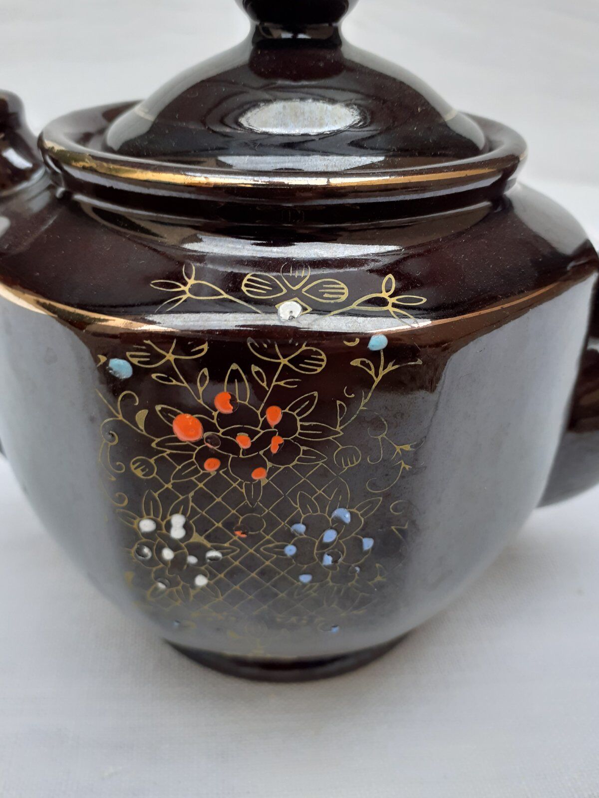 Ceramic teapot