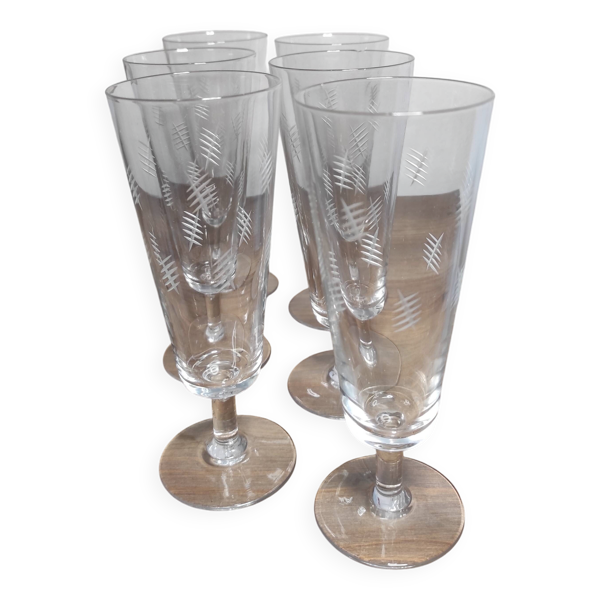 Lot 6 flûtes à champagne en verre gravé