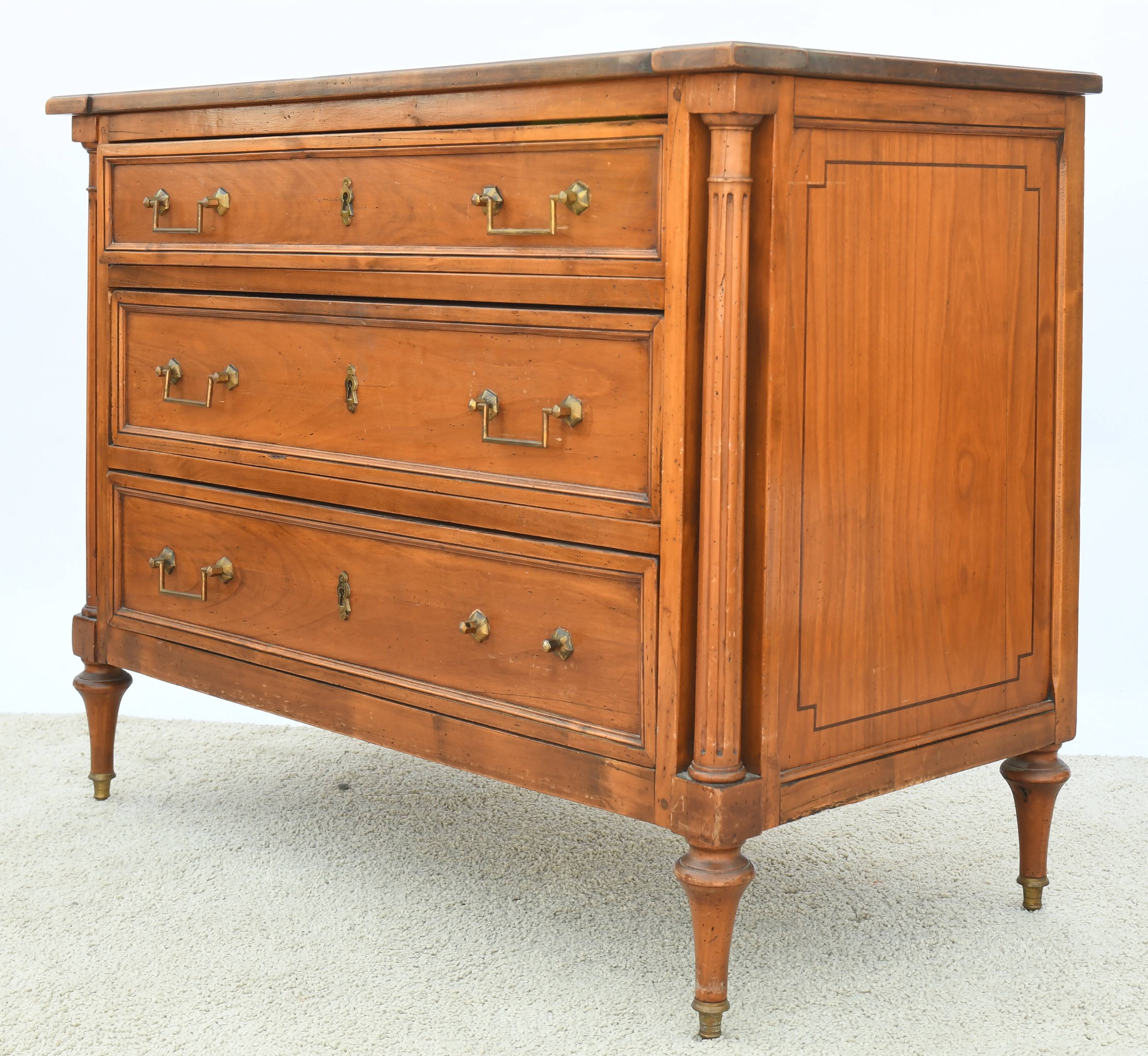 Commode de style Louis XVI