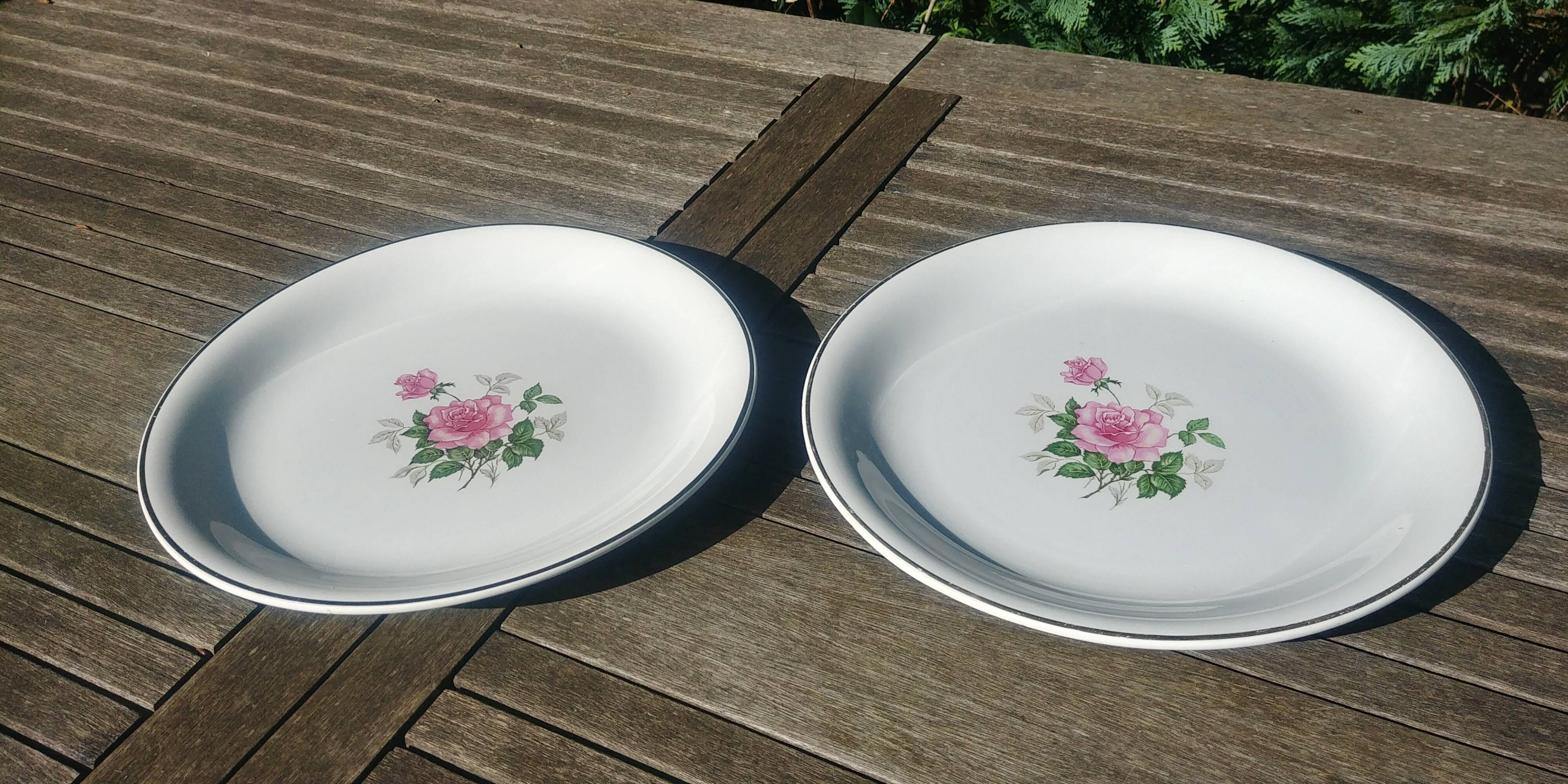 Set of two large porcelain serving dishes from the KG Luneville faience factory - Fabiola model