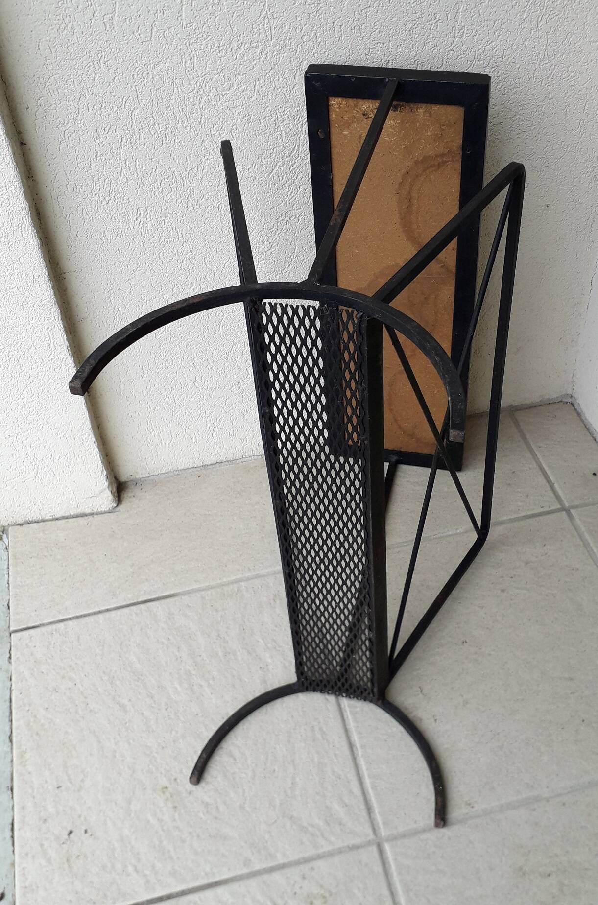 Iron side table with magazine rack