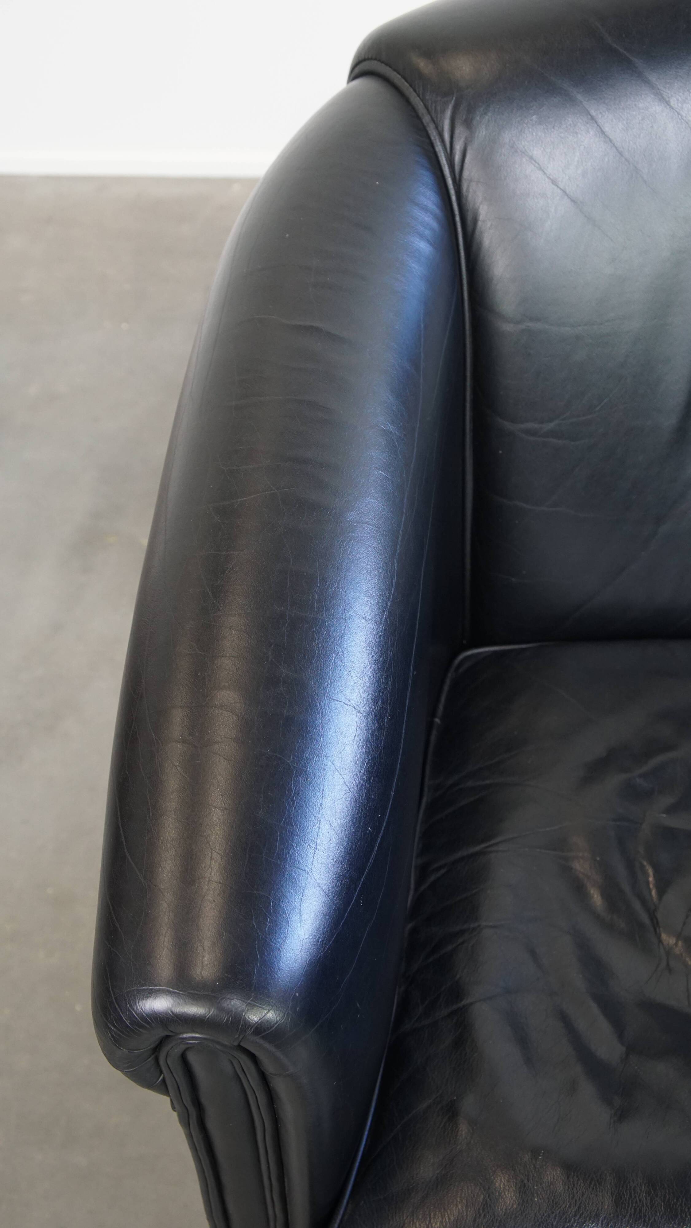 Set of 2 Black Cowhide Leather Club Chairs in English Style