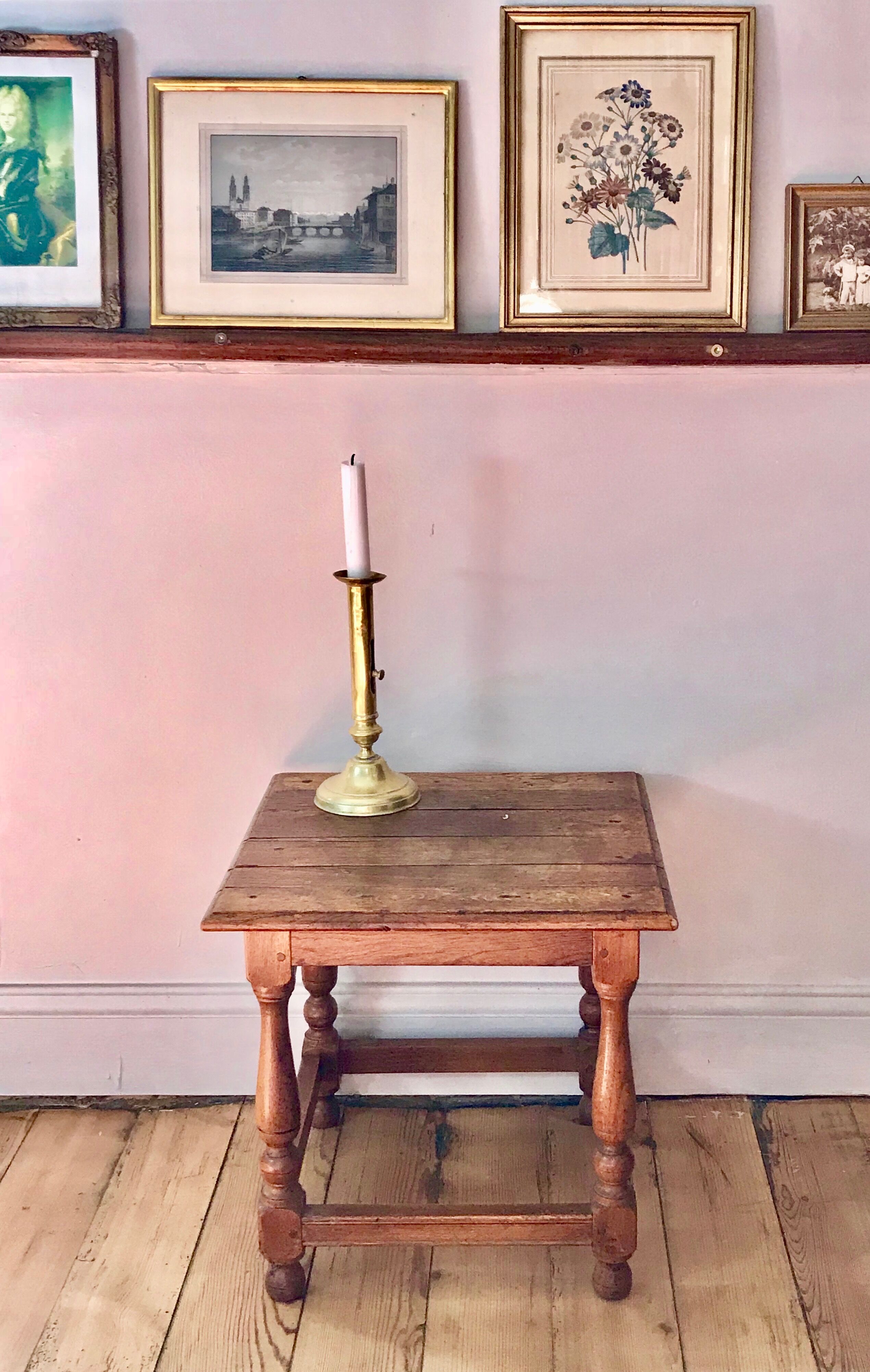 Coffee table, end table in oak.